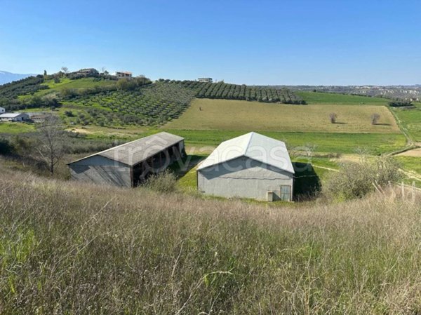 locale commerciale in vendita a Manoppello in zona Manoppello Scalo