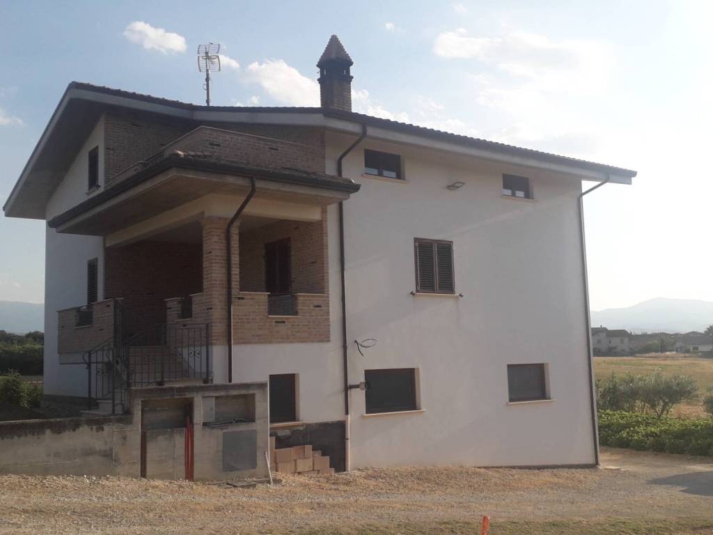 casa indipendente in vendita a Manoppello