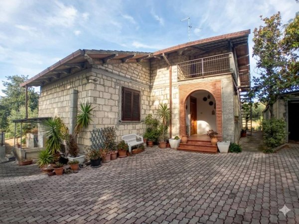 casa indipendente in vendita a Manoppello