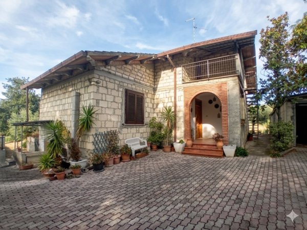 casa indipendente in vendita a Manoppello in zona Ripacorbaria