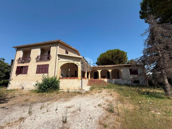 casa indipendente in vendita a Manoppello