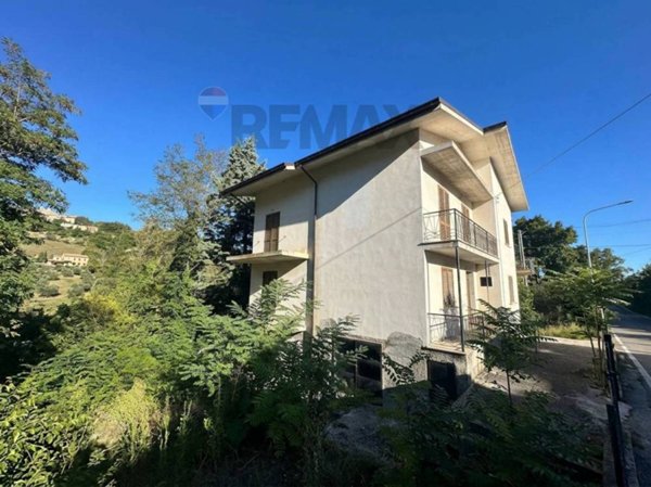 casa indipendente in vendita a Manoppello