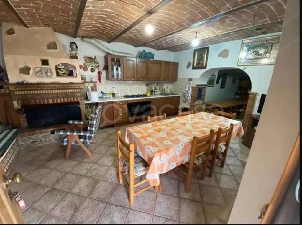 casa indipendente in vendita a Montebello di Bertona in zona Colasante
