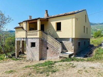 appartamento in vendita a Montebello di Bertona