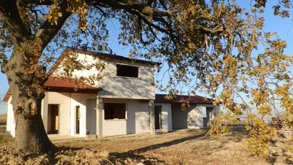 casa indipendente in vendita a Montebello di Bertona