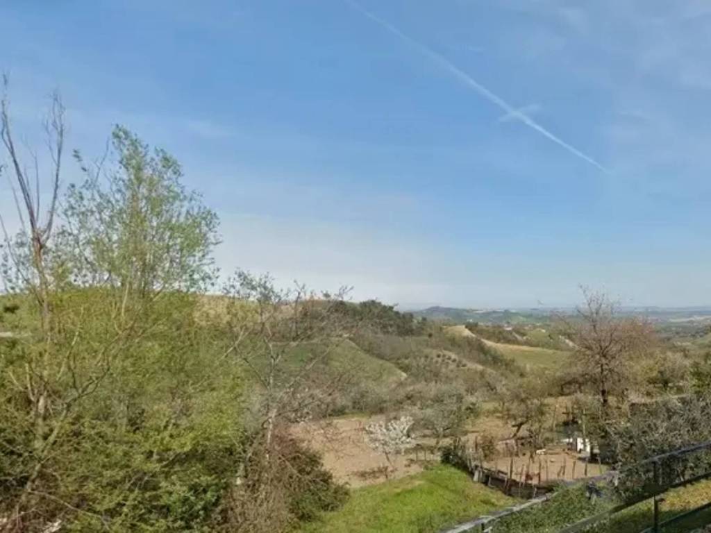 casa indipendente in vendita a Montebello di Bertona in zona Colasante