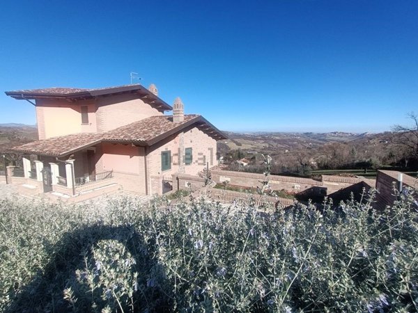 casa indipendente in vendita a Montebello di Bertona