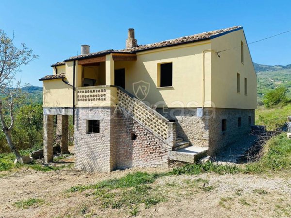 terreno agricolo in vendita a Montebello di Bertona