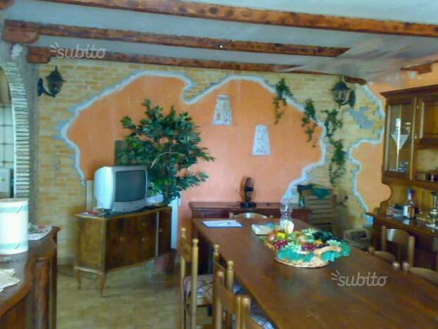 casa indipendente in vendita a Montebello di Bertona in zona Tancanera