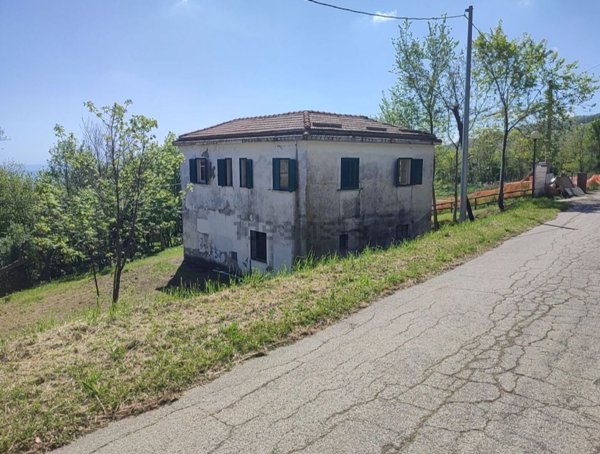 casa indipendente in vendita a Montebello di Bertona