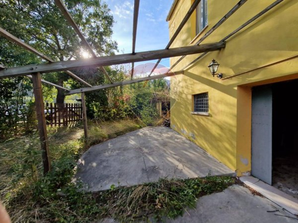 casa indipendente in vendita a Montebello di Bertona