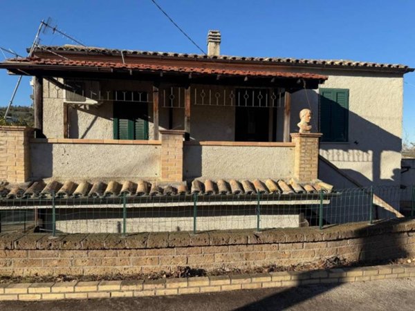 casa indipendente in vendita a Montebello di Bertona