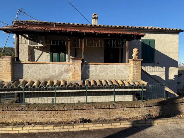 casa indipendente in vendita a Montebello di Bertona