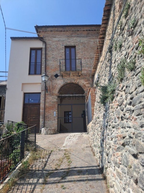 casa indipendente in vendita a Montebello di Bertona