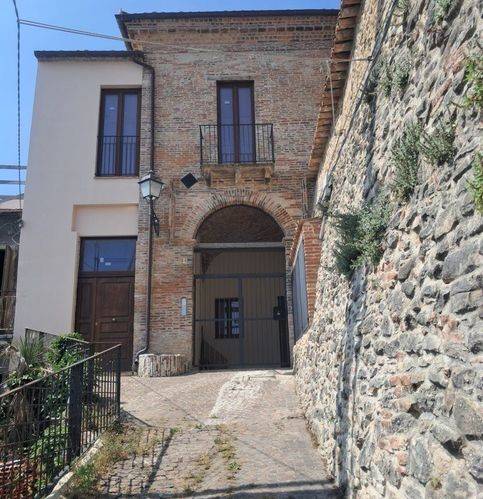 casa indipendente in vendita a Montebello di Bertona