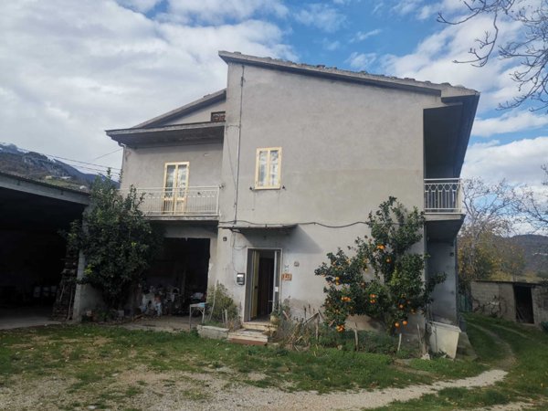 casa indipendente in vendita a Montebello di Bertona