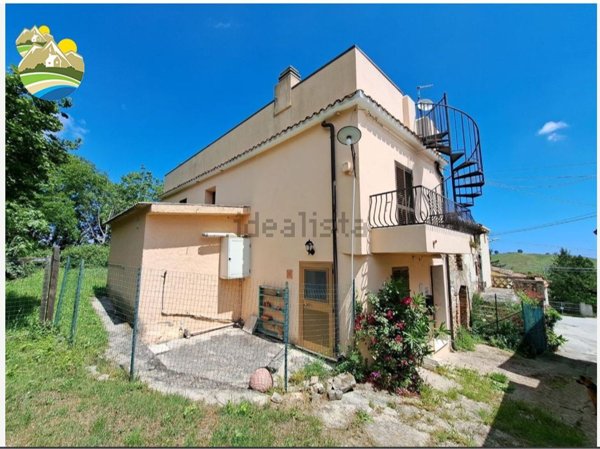 casa indipendente in vendita a Montebello di Bertona in zona Colasante