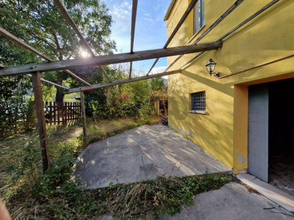 casa indipendente in vendita a Montebello di Bertona