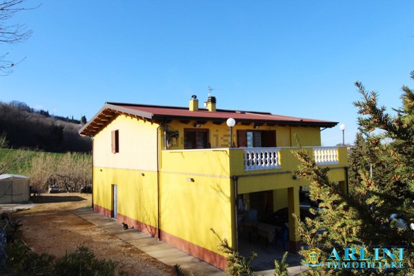 casa indipendente in vendita a Montebello di Bertona