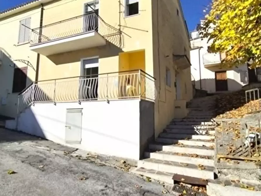 casa indipendente in vendita a Montebello di Bertona
