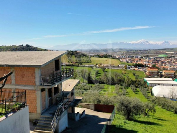 casa indipendente in vendita a Montesilvano in zona Villa Carmine