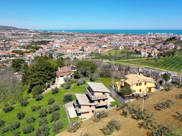 casa indipendente in vendita a Montesilvano in zona Villa Carmine