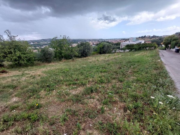 terreno edificabile in vendita a Montesilvano in zona Villa Carmine