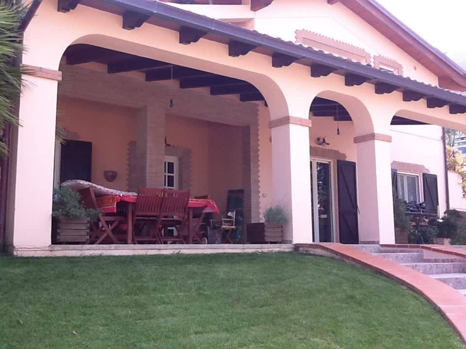 casa indipendente in vendita a Montesilvano in zona Montesilvano Colle