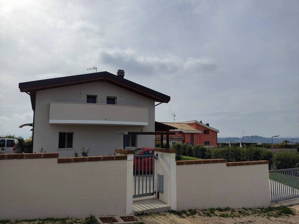 casa indipendente in vendita a Montesilvano