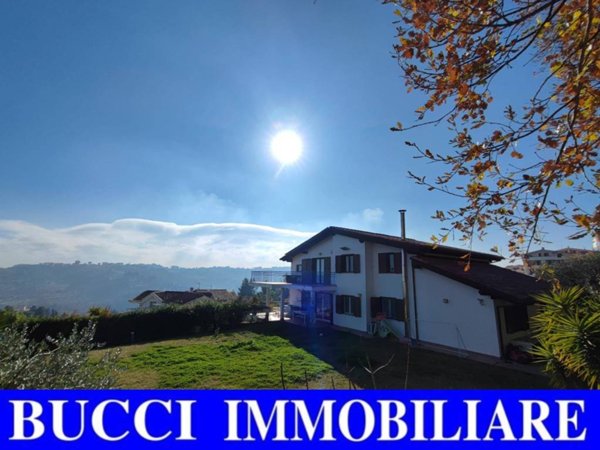 casa indipendente in vendita a Montesilvano in zona Montesilvano Colle