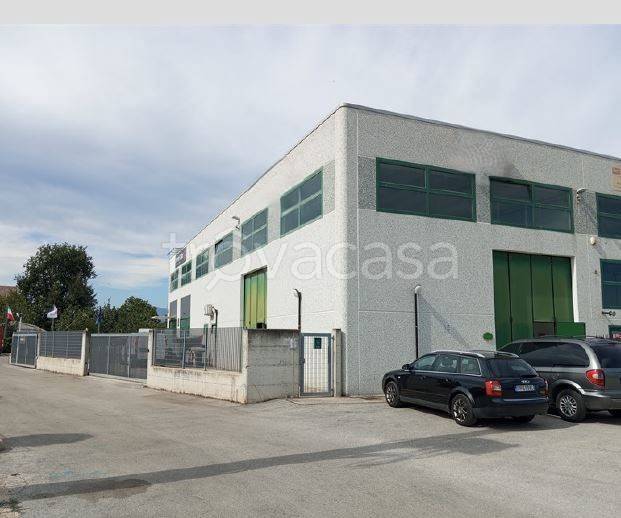 locale commerciale in vendita a Montesilvano