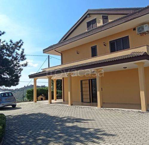 casa indipendente in vendita a Montesilvano in zona Montesilvano Colle