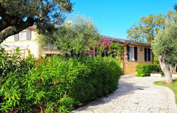 casa indipendente in vendita a Montesilvano in zona Montesilvano Colle