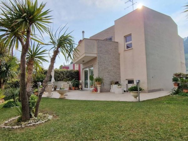 casa indipendente in vendita a Montesilvano in zona Montesilvano Colle