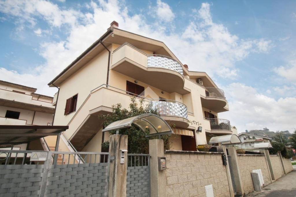 appartamento in vendita a Montesilvano in zona Villa Carmine