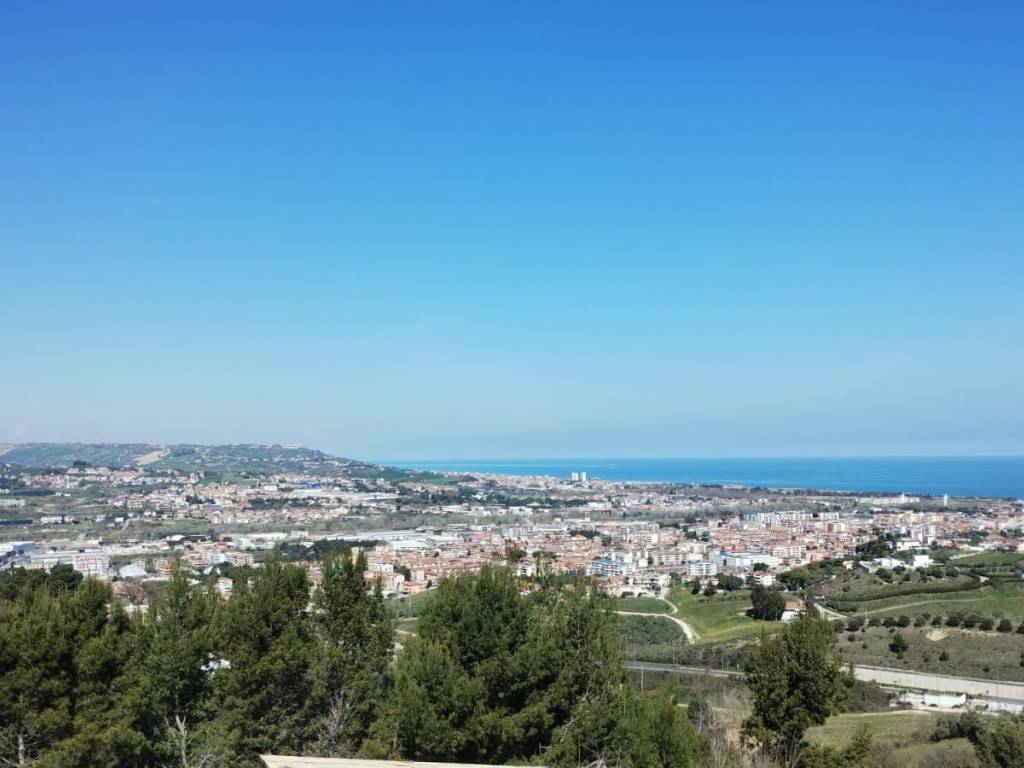 appartamento in vendita a Montesilvano in zona Montesilvano Colle