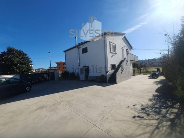 casa indipendente in vendita a Montesilvano