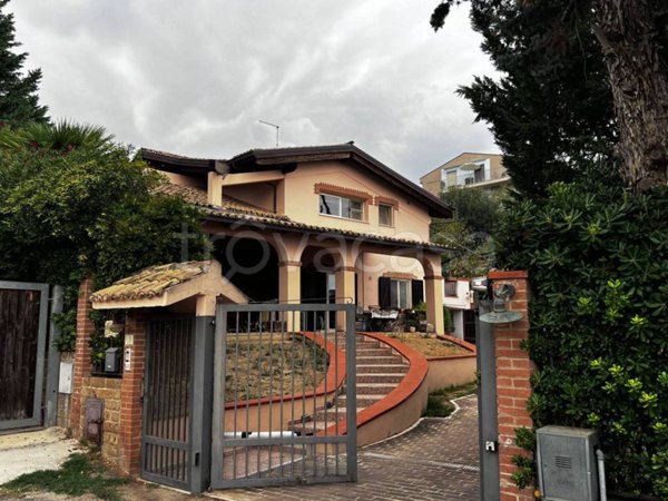 casa indipendente in vendita a Montesilvano in zona Montesilvano Colle