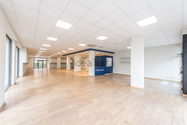 locale commerciale in vendita a Montesilvano