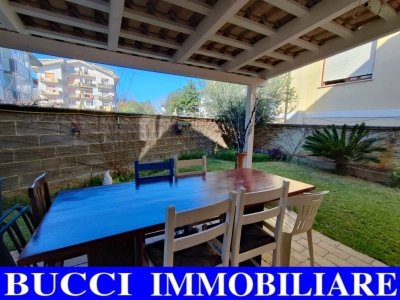 casa indipendente in vendita a Montesilvano
