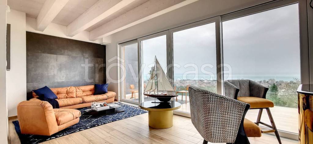 casa indipendente in vendita a Montesilvano