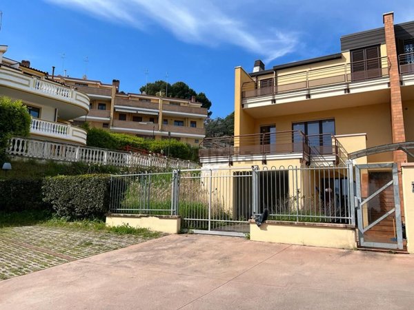 casa indipendente in vendita a Montesilvano