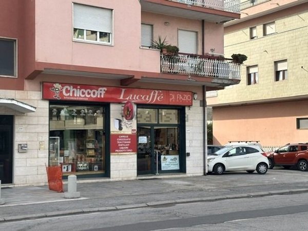 locale commerciale in vendita a Montesilvano