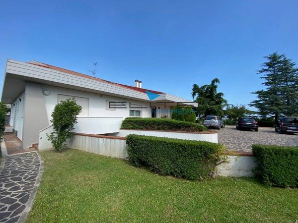 casa indipendente in vendita a Montesilvano