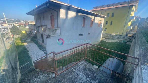 casa indipendente in vendita a Montesilvano