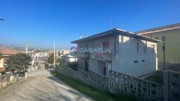 casa indipendente in vendita a Montesilvano