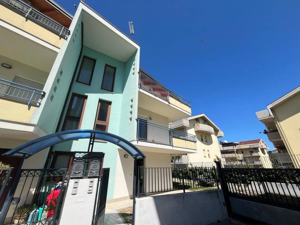 casa indipendente in vendita a Montesilvano