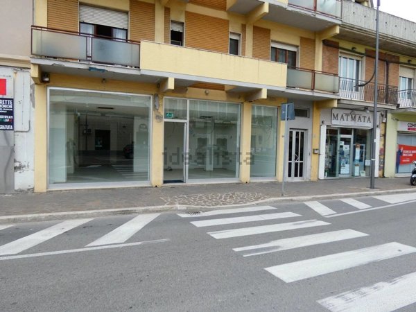 locale commerciale in vendita a Montesilvano