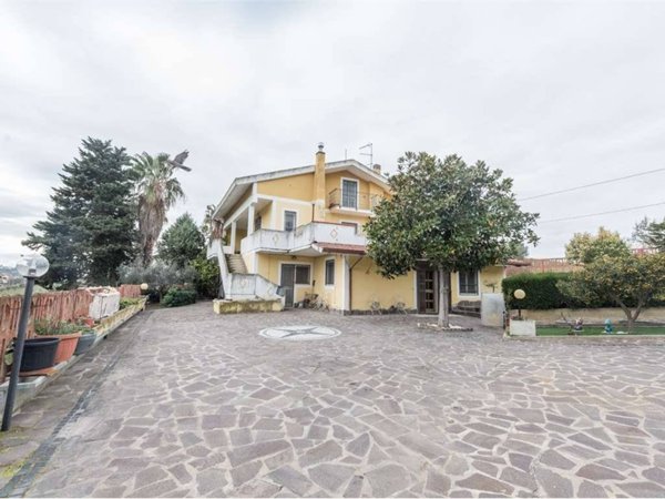 casa indipendente in vendita a Montesilvano in zona Villa Carmine