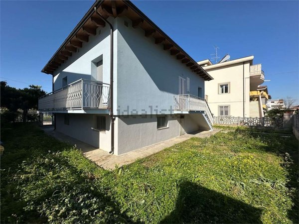 casa indipendente in vendita a Montesilvano